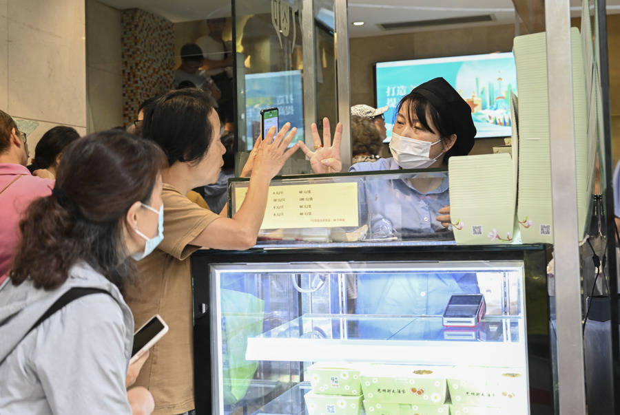 上海淮海中路排队3小时，就为家人亲友吃上“这一口”……-第6张图片-太平洋在线下载
